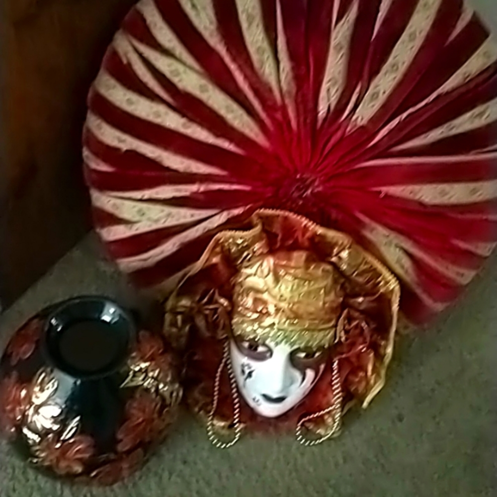 Home Decor (pillow/vase/wall mask)
